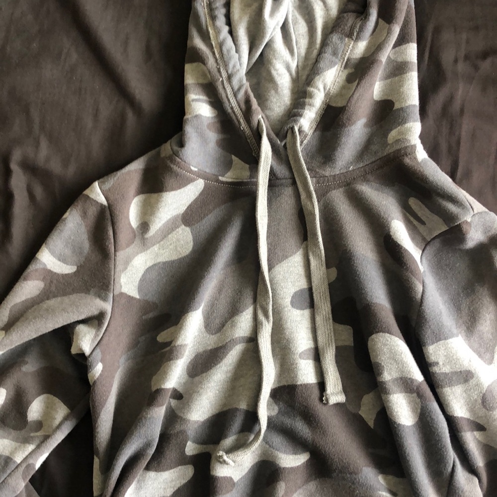 Cropped camo sweater